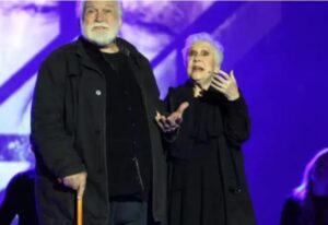 Κώστας Καζάκος: Αποχώρησε από παράσταση για λόγους υγείας