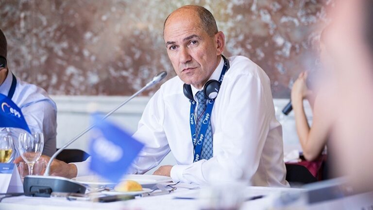 Οι Σλοβένοι αποφασίζουν για επανεκλογή ή μη του απερχόμενου Πρωθυπουργού Γιάνσα