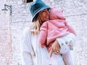 Αθηνά Οικονομάκου: Αποκάλυψε πότε θα γίνει η βάφτιση της μικρής Σιέννας