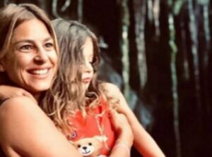 Κωνσταντίνα Ευριπίδου: Πόζαρε με την μικρή Αριάδνη στο πιο Instagrammable μέρος