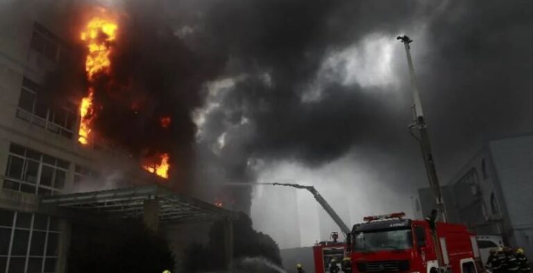 Τρεις νεκροί από πυρκαγιά που ξέσπασε σε αγορά στην Κίνα