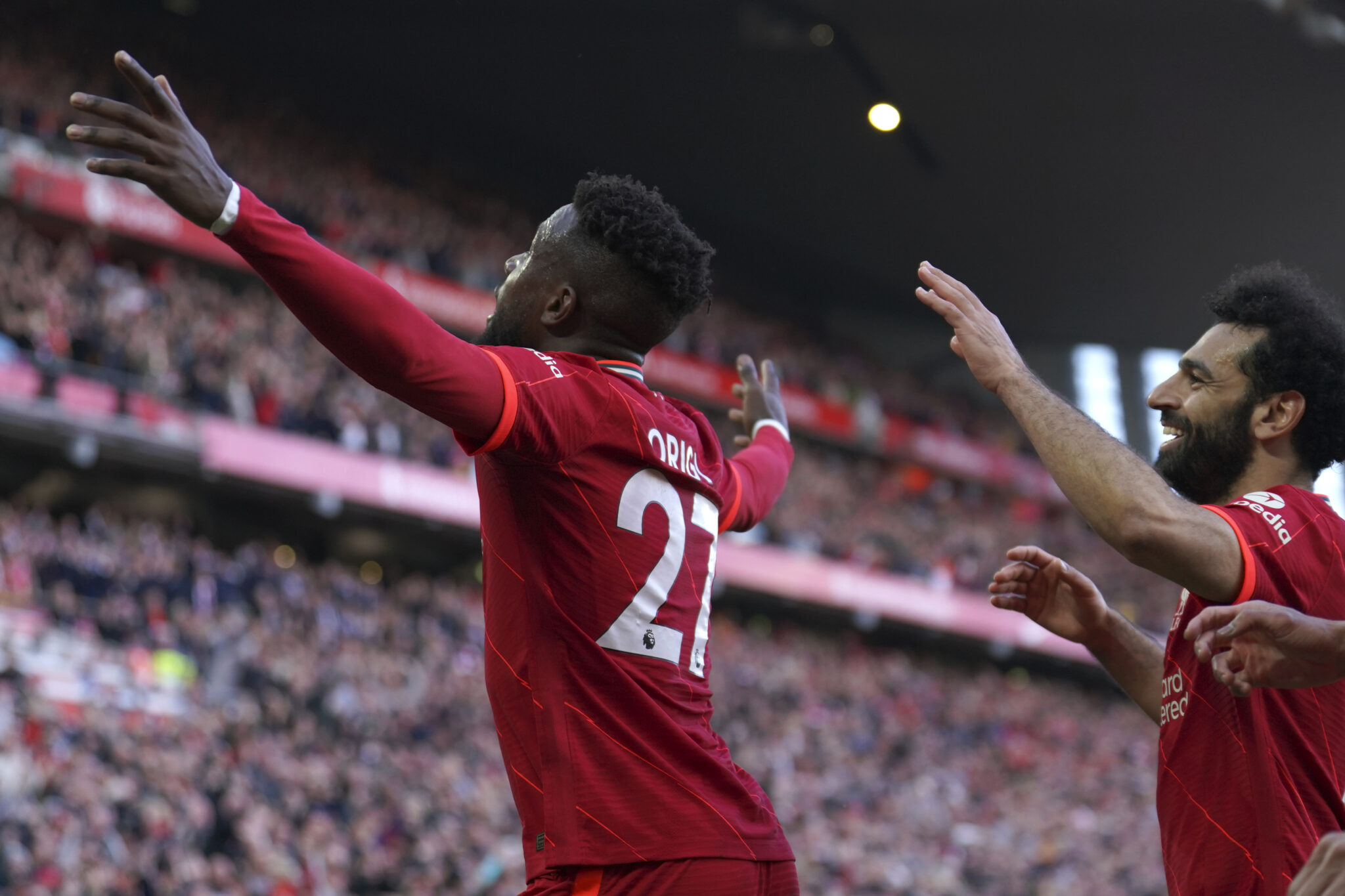 Αφεντικό της πόλης η Λίβερπουλ, πάτησε την Έβερτον και μείωσε στο -1 από τη Σίτι