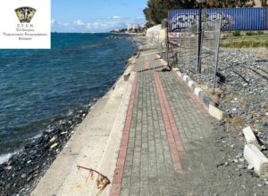 ΣΤΕΚ: Ανοιχτή πληγή ο παραλιακός πεζόδρομος στον Άγιο Τύχωνα