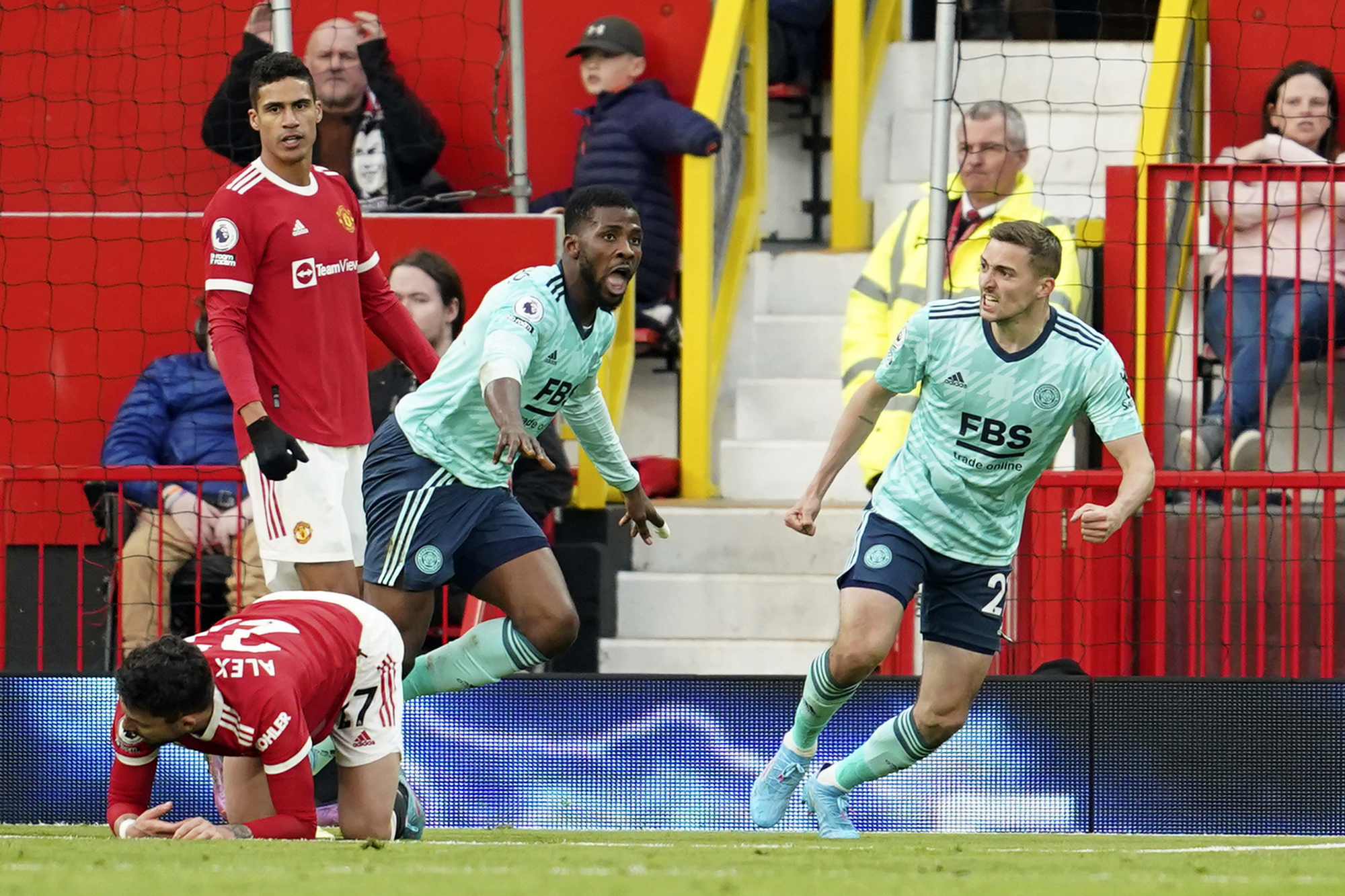 Γλίτωσε τα χειρότερα από τη Λέστερ, όχι και τη… σφαλιάρα η Γιουνάιτεντ