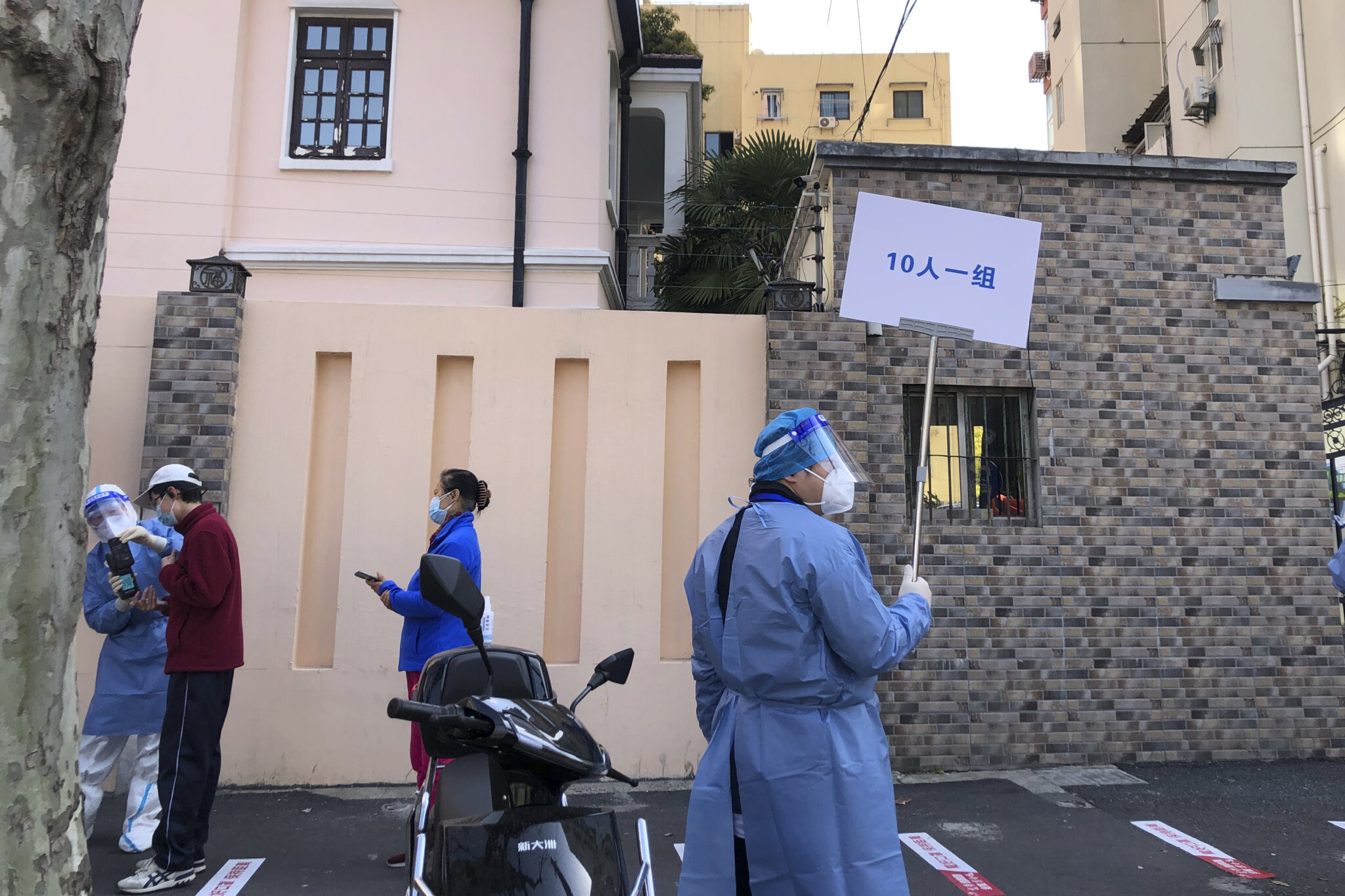 "Βάζει στοίχημα" για εξάλειψη του κορωνοϊού σε περιοχές έως την Τετάρτη η Σαγκάη