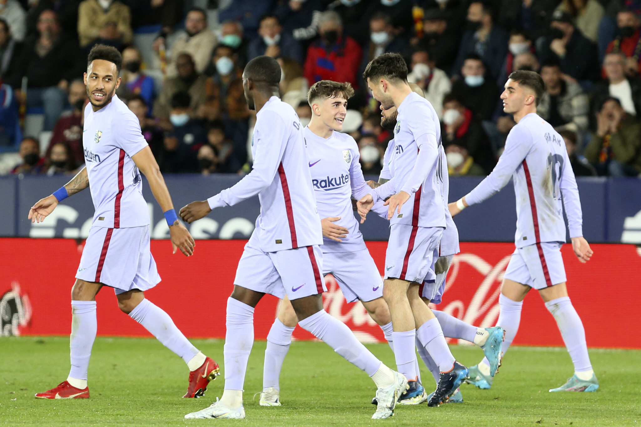 Χάρισε τρία πέναλτι στη Λεβάντε, αλλά είχε Ντε Γιονγκ στο 92' η Μπαρσελόνα