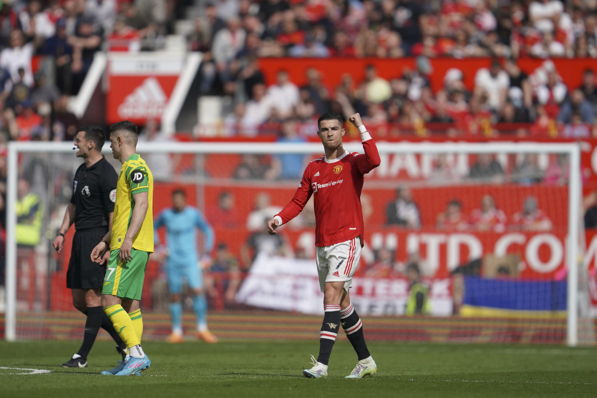 «Λύγισε» τη Νόριτς με χατ-τρικ του Ρονάλντο η Γιουνάιτεντ, νέα ήττα για Άρσεναλ