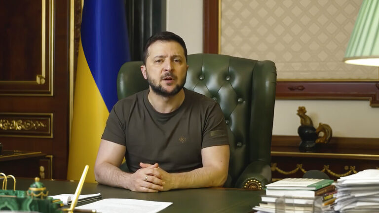 Παγιδευμένοι στη Μαριούπολη 120.000 άμαχοι, λέει ο Ζελένσκι