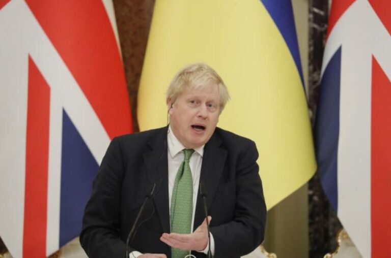 Ο πόλεμος στην Ουκρανία μπορεί να διαρκέσει ως το τέλος του '23, λέει ο Τζόνσον