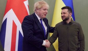 Βρετανική χείρα βοηθείας σε Ζελένσκι: Τεθωρακισμένα και νέα πυραυλικά συστήματα