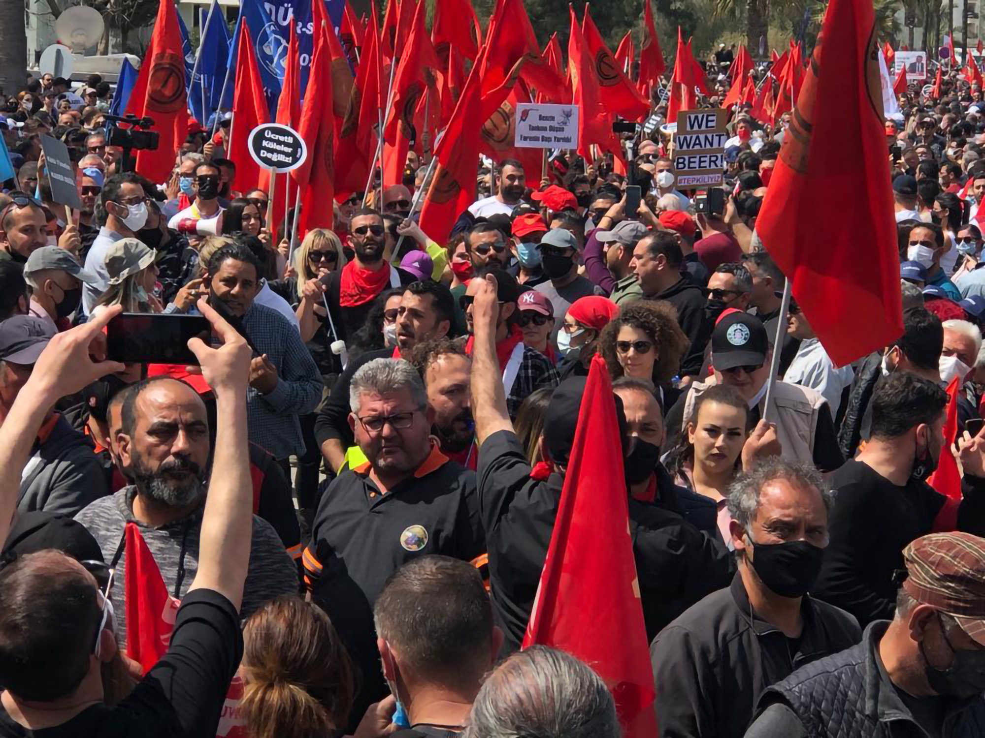 Τσακίζει η ακρίβεια στα κατεχόμενα: "Τατάρ παραιτήσου" φωνάζουν οι διαδηλωτές