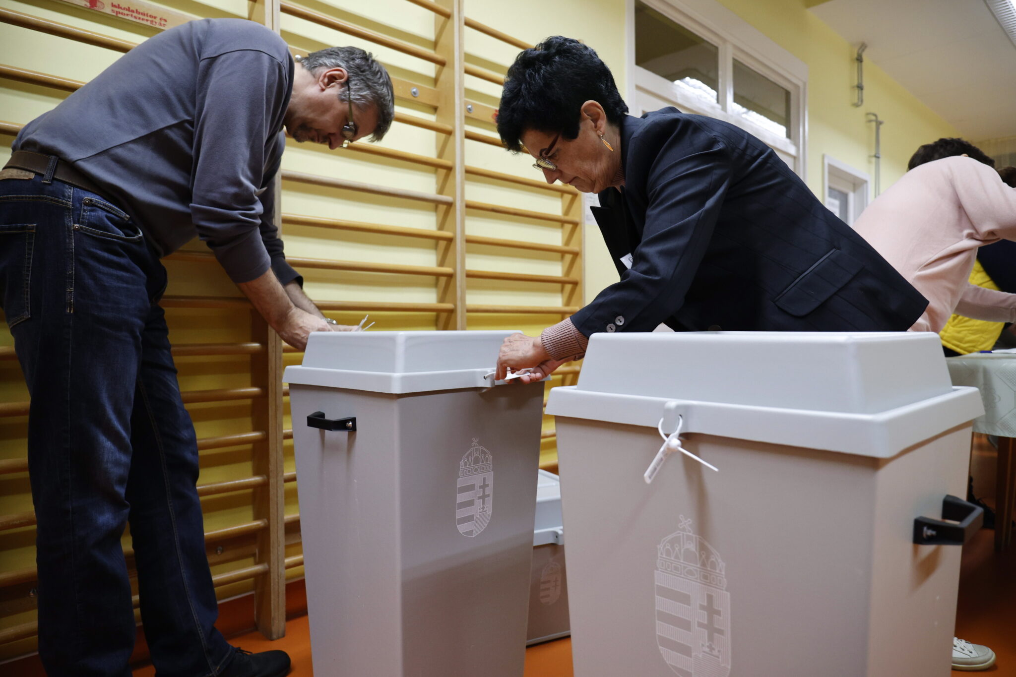 Άνοιξαν οι κάλπες στην Ουγγαρία: Τέταρτη θητεία διεκδικεί ο Ορμπάν