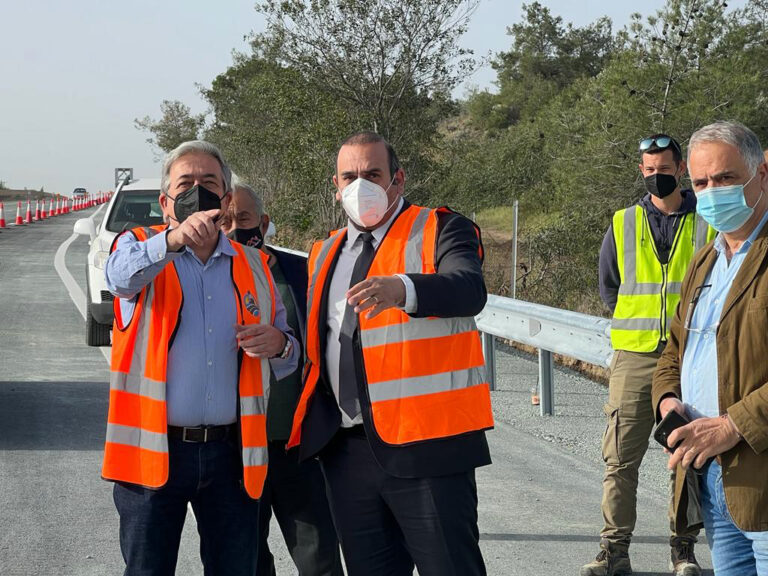 Ολοκληρώνεται ο κυκλικός κόμβος στον Κόρνο, διαχρονικό αίτημα των κατοίκων (VID)