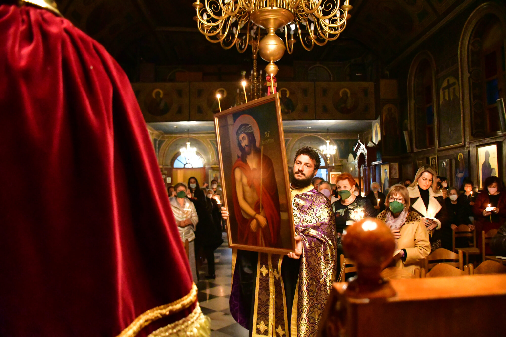 "Νομίζουμε ότι είμαστε σωστοί πιστοί όταν δείχνουμε συνοφρυωμένοι και λυπημένοι"