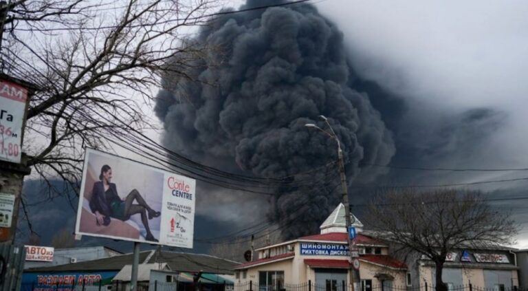 LIVE: Ρωσική πυραυλική επίθεση στο αεροδρόμιο της Οδησσού