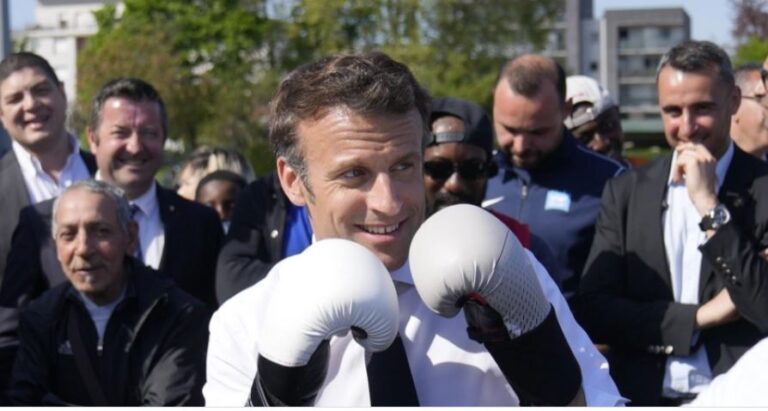 Φόρεσε γάντια πυγμαχίας και έστειλε το μήνυμα πως "τίποτα δεν έχει κριθεί"