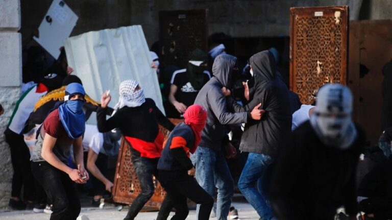 Τουλάχιστον 31 τραυματίες σε συγκρούσεις Παλαιστινίων με την ισραηλινή αστυνομία
