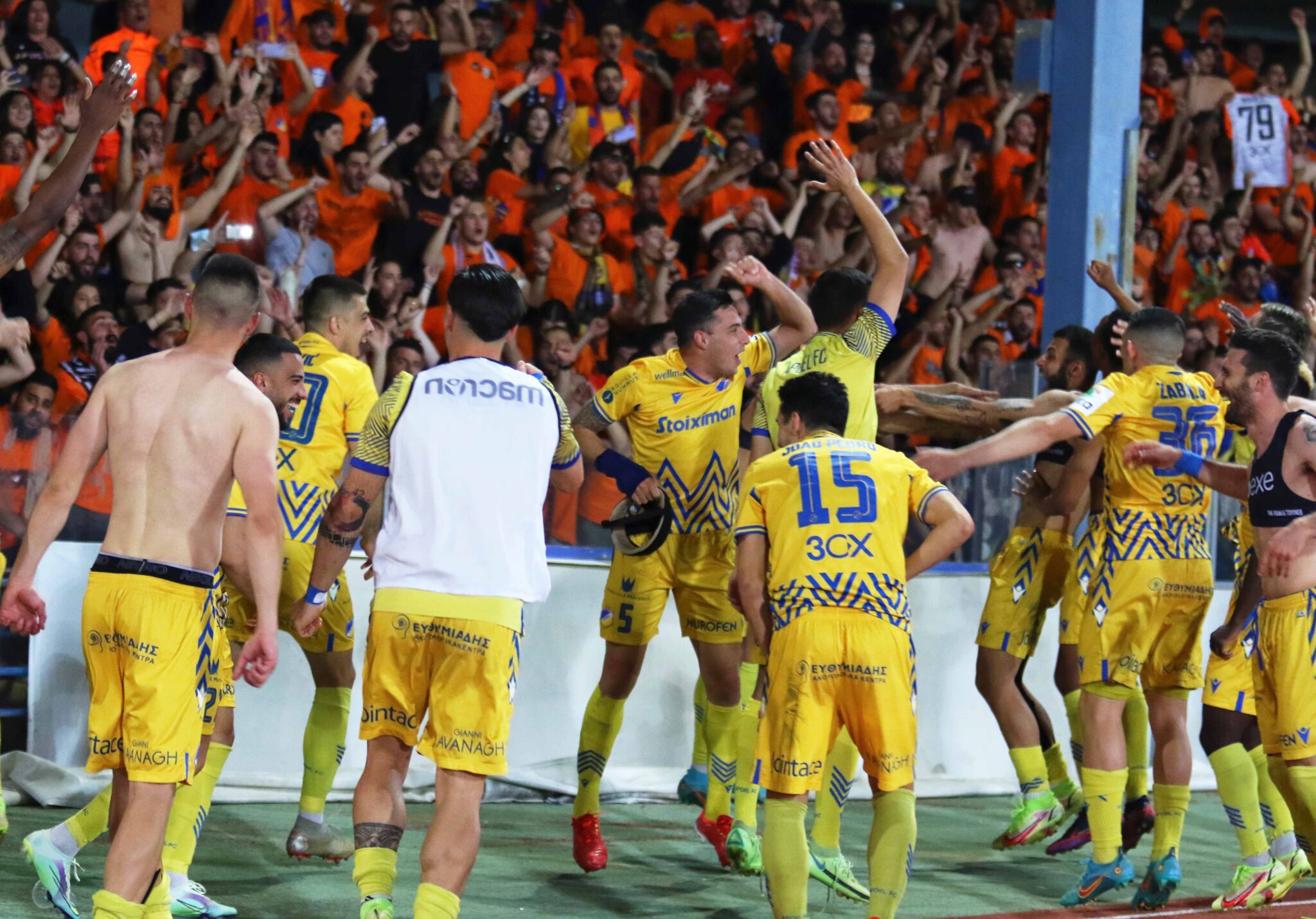 Έστησαν… πάρτι στο Τσίρειο με τον κόσμο οι παίκτες του ΑΠΟΕΛ (ΦΩΤΟ & ΒΙΝΤΕΟ)