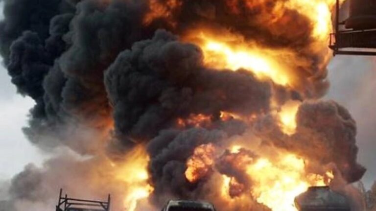 Νιγηρία: Πάνω από 100 νεκροί από την έκρηξη σε μια παράνομη πετρελαϊκή αποθήκη