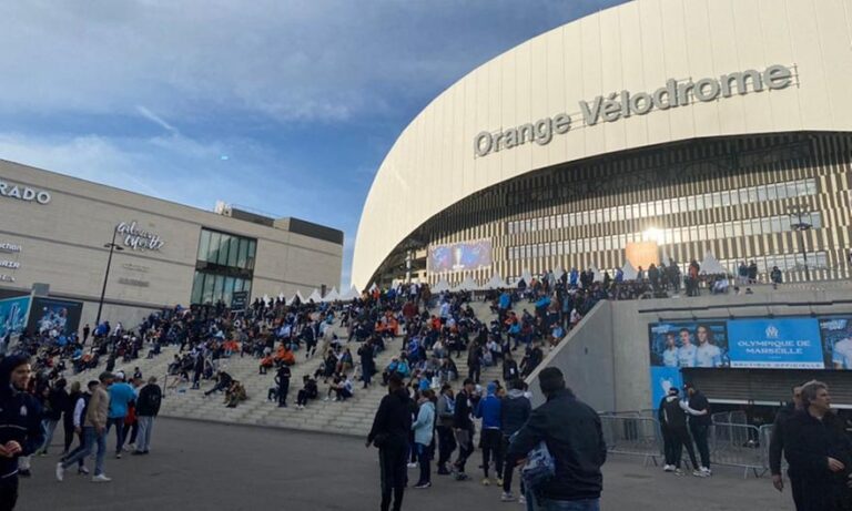 Χαμός έξω από το «Βελοντρόμ», ξύλο, δακρυγόνα και κυνηγητό (ΒΙΝΤΕΟ)