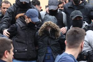 Ο αθέατος πόλεμος για το θρίλερ της Πάτρας και τα "πρόσωπα, βουτηγμένα στο ψέμα"