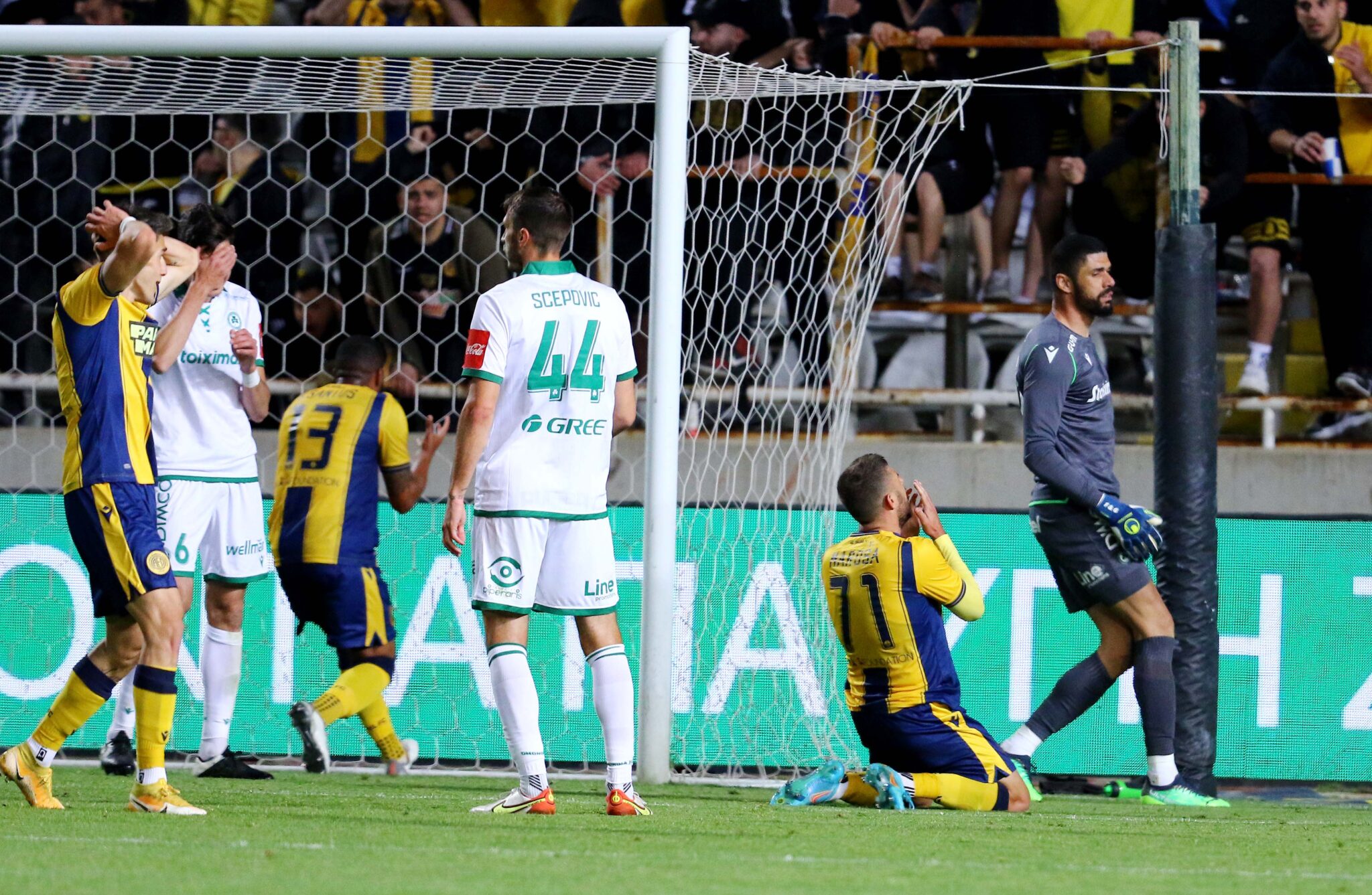 «Πλήρωσε» το… αργοπορημένο ανέβασμα και αποκλείστηκε η ΑΕΛ