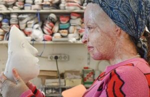 "Είναι και αυτές οι γυναίκες που η ομορφιά τους λάμπει ακόμα και στο σκοτάδι"