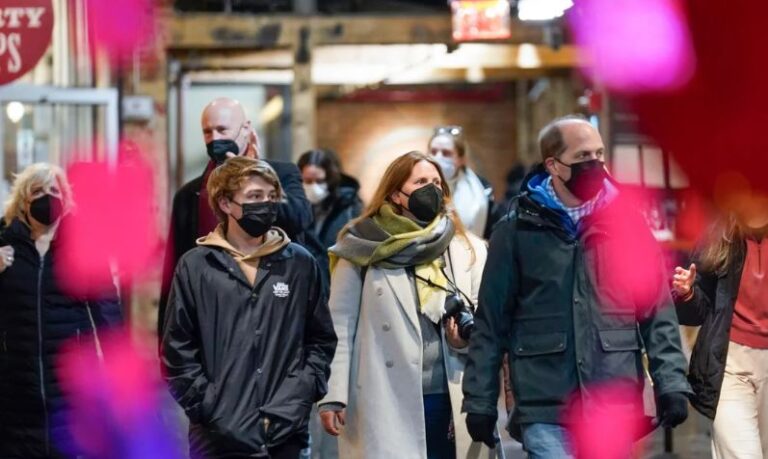 Ευλογιά πιθήκων: Επιστρέφει η μάσκα στη Νέα Υόρκη, σε επιφυλακή το παγκόσμιο