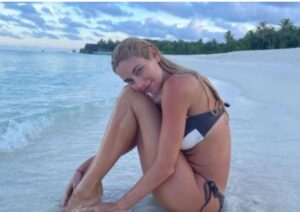 Δούκισσα Νομικού: Σε εξωτική παραλία με μπικίνι