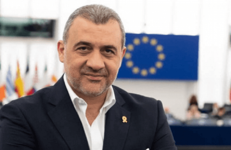 “Ραγίζει καρδιές” ο Λουκάς Φουρλάς για τον θάνατο του μεγάλου αδερφού του