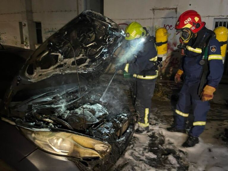 Στις φλόγες οχήματα κοντά στο Τσίρειο στάδιο, σε συναγερμό η Πυροσβεστική (ΦΩΤΟ)