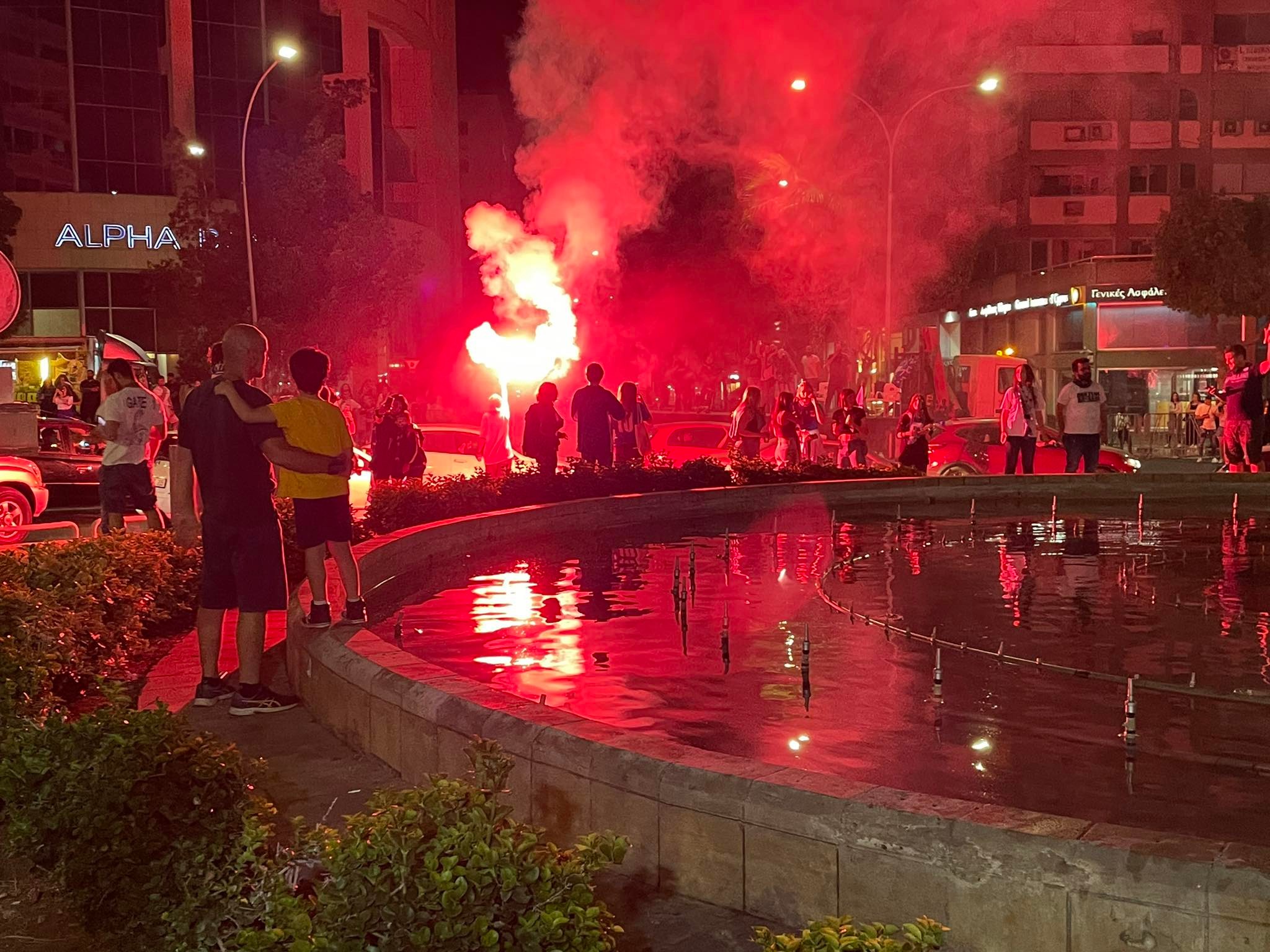 Μέχρι τις πρώτες πρωινές ώρες κράτησε το γλέντι στη Λεμεσό (ΒΙΝΤΕΟ)