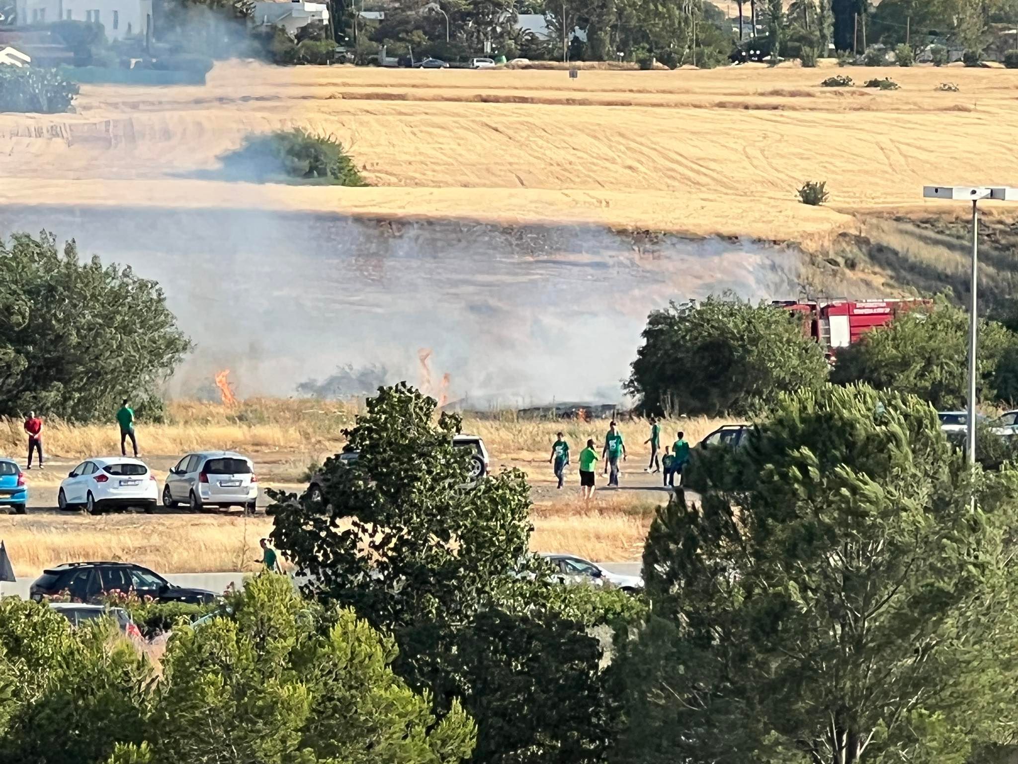 Πυρκαγιά σε εξέλιξη πίσω από το ΓΣΠ, επί ποδός η Πυροσβεστική Υπηρεσία (ΦΩΤΟ)