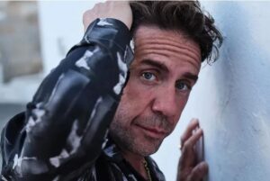 Γιώργος Μαζωνάκης: Κομψός αλλά και με… μπαντόφλα στις Κάννες (ΦΩΤΟ)