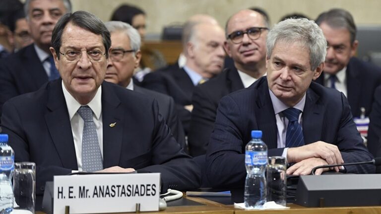 Πυρά ΔΗΣΥ: Οι θέσεις ΑΚΕΛ και Μαυρογιάννη για Κυπριακό έρχονται σε σύγκρουση