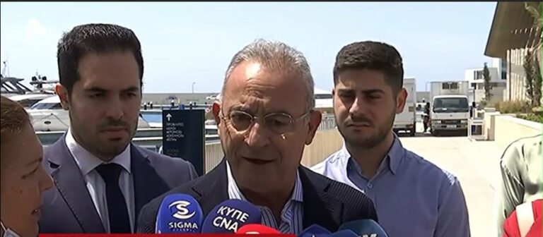 "Να εξηγήσει γιατί θέλει να ανατρέψει τη σωστή πορεία της χώρας"