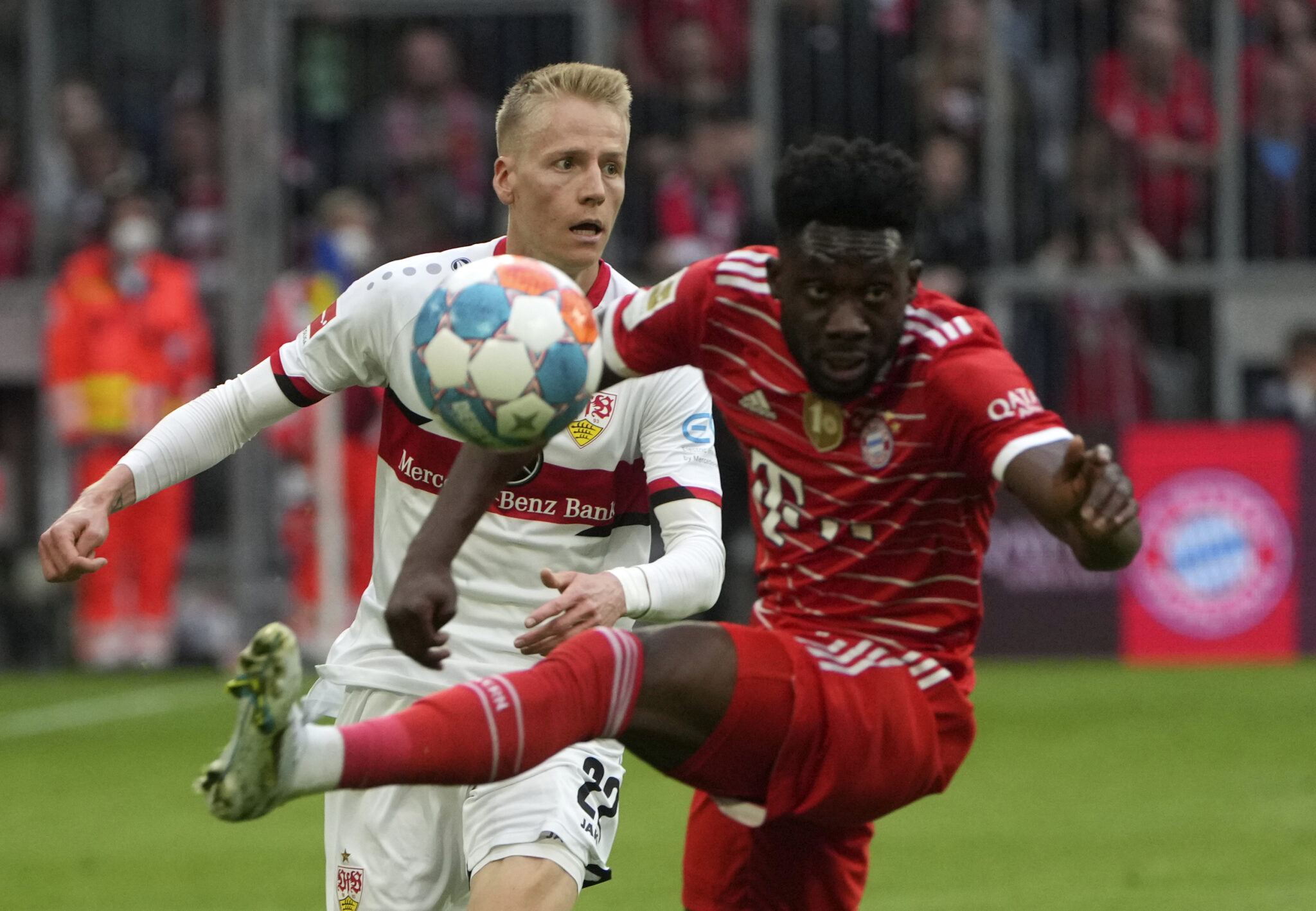 Όρθια κόντρα στην Μπάγερν η Στουτγκάρδη παρά το αυτογκόλ του Μαυροπάνου