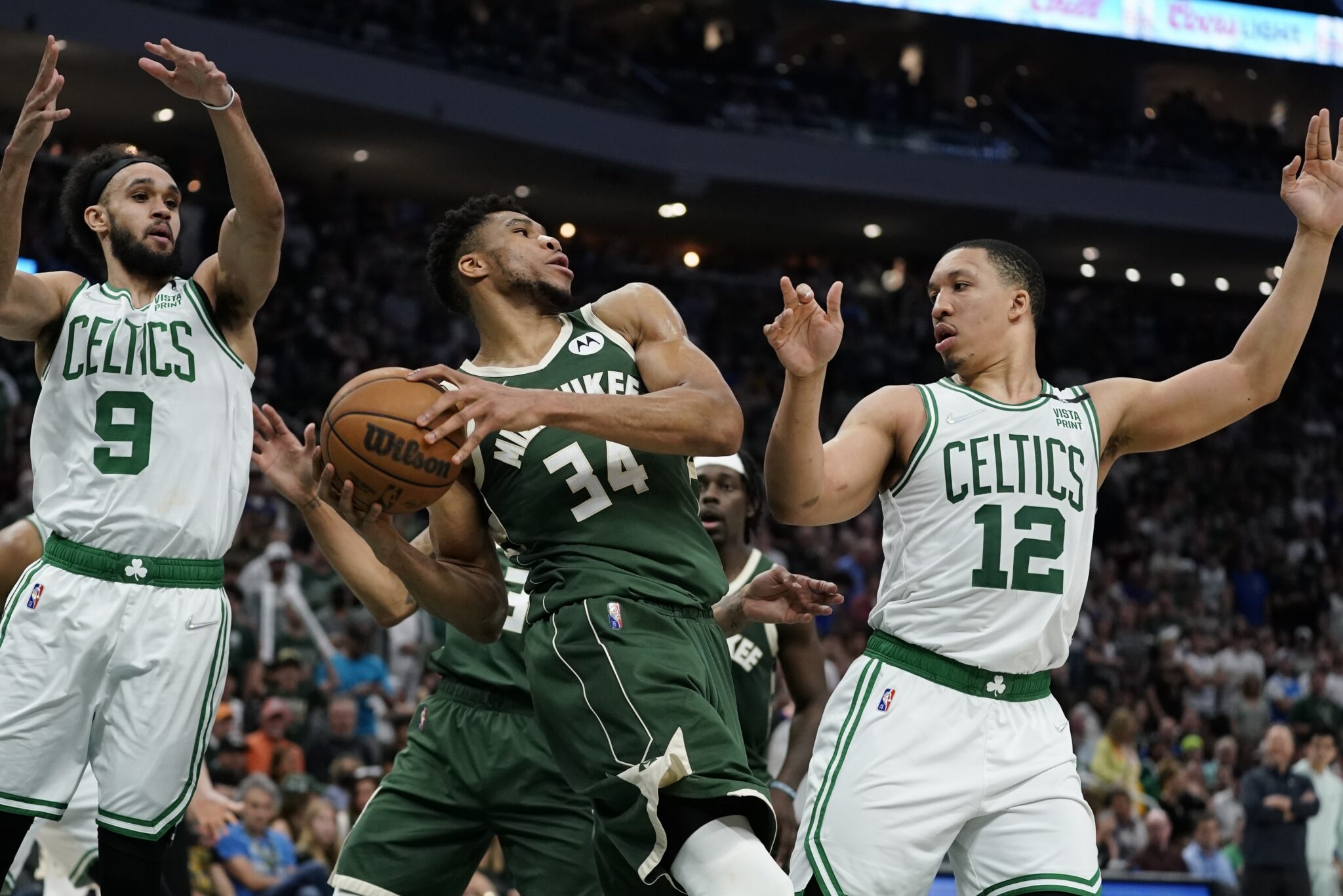 Μόνος ο Γιάννης, νικητές οι Σέλτικς με μυθικό Τέιτουμ και τελικός στη Βοστώνη