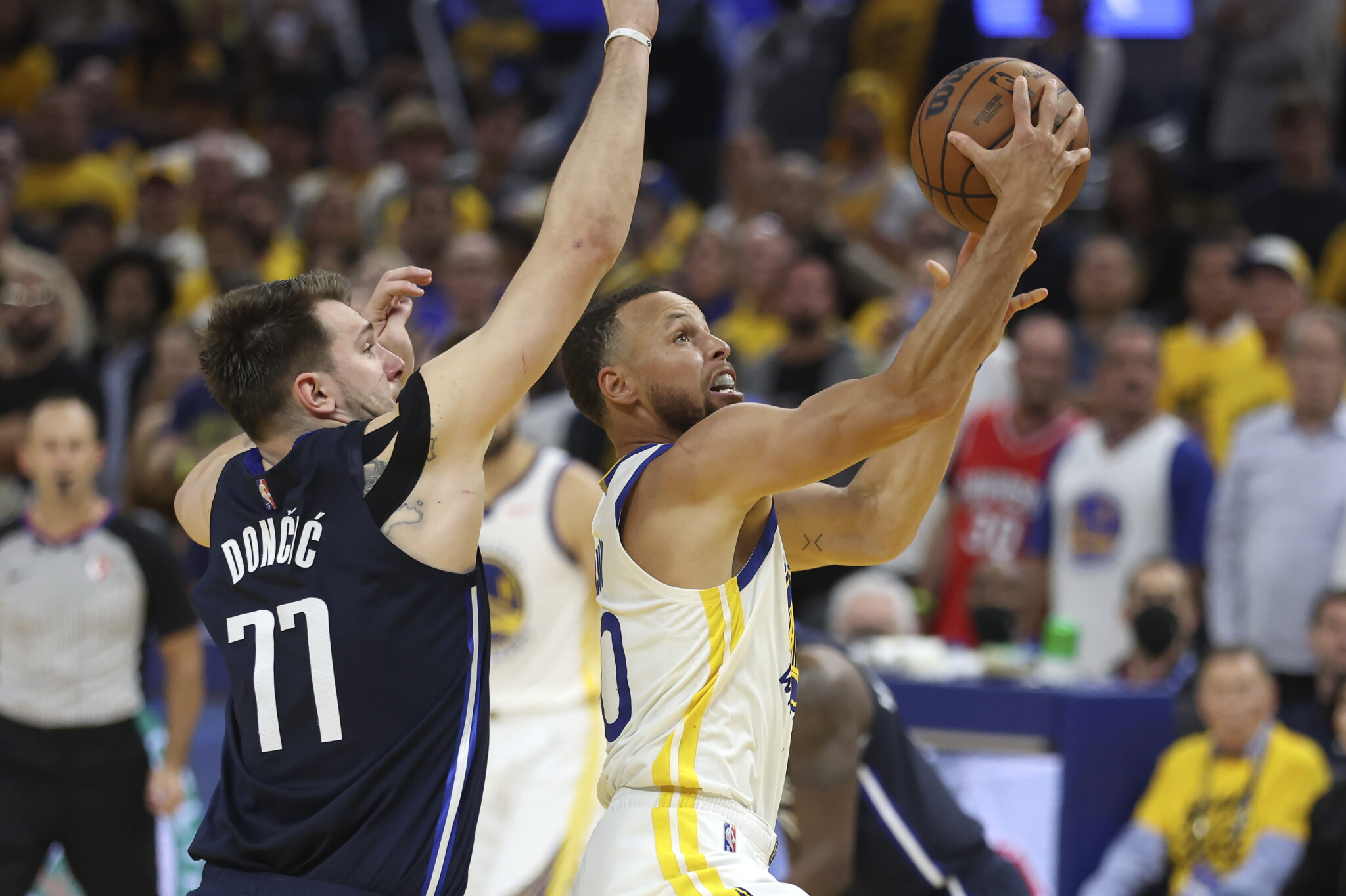 Απίστευτη ανατροπή οι Γουόριορς, παρά την επική «40άρα» του Ντόντσιτς