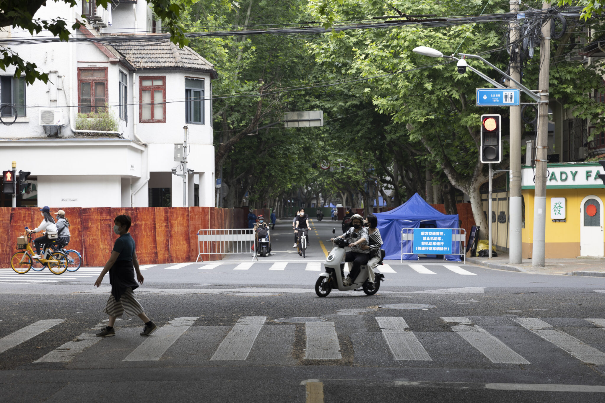 "Ξεκλειδώνει" η Σανγκάη: Βρίσκεται υπό έλεγχο το ξέσπασμα, λένε οι αξιωματούχοι