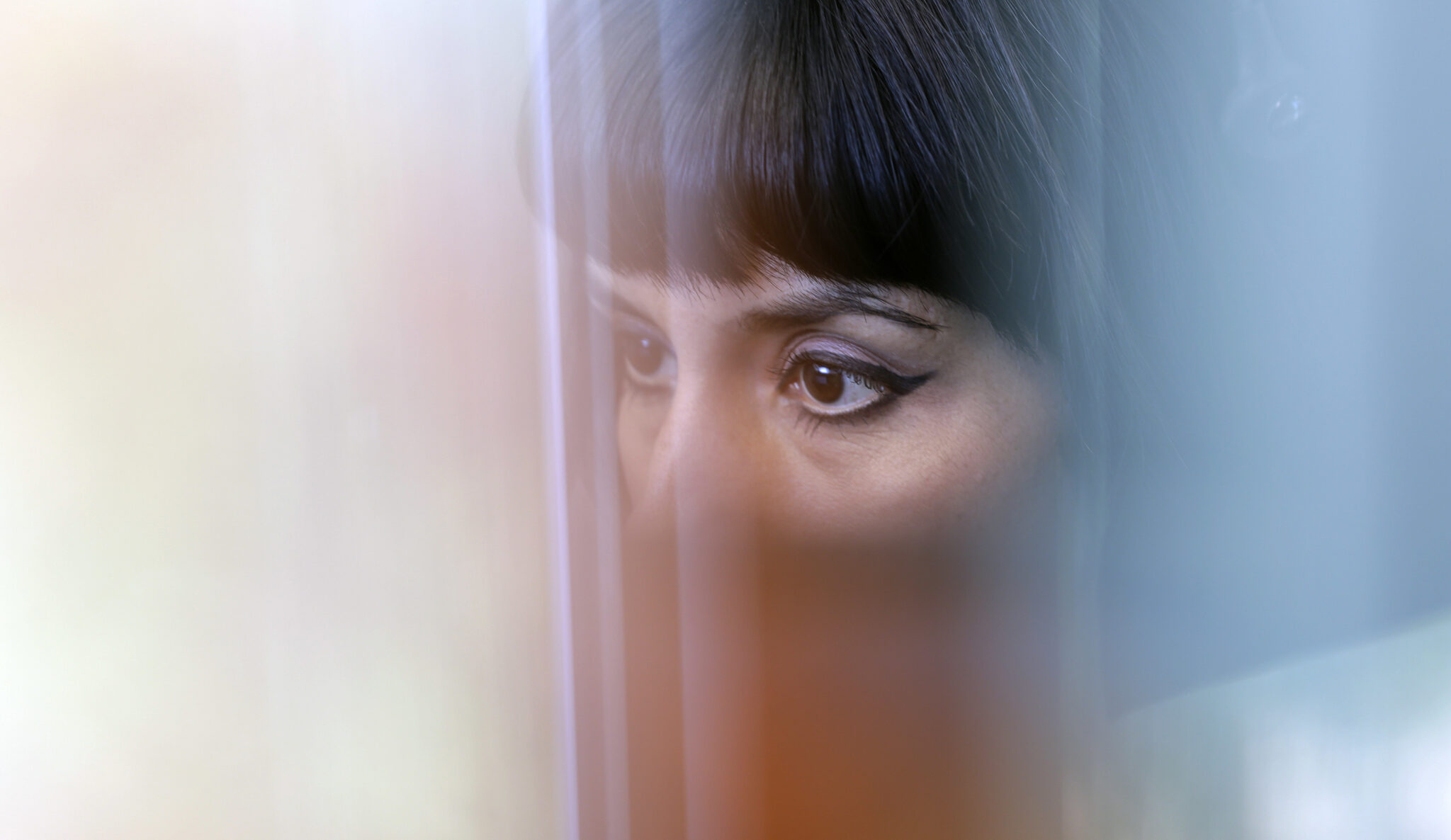 "Σιωπηλή πανδημία": Αυξήθηκαν κατά 37% οι κλήσεις για ενδοοικογενειακή βία (VID)