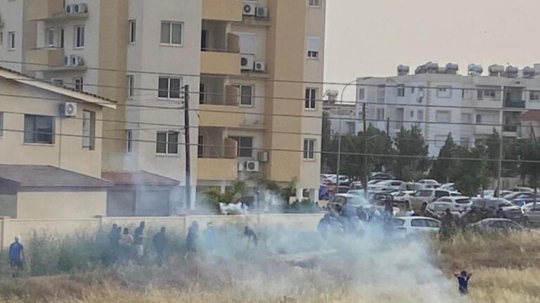 Στο ΤΑΕ Λάρνακας και τρίτος οπαδός για τα έκτροπα έξω από το "Παπαδόπουλος"