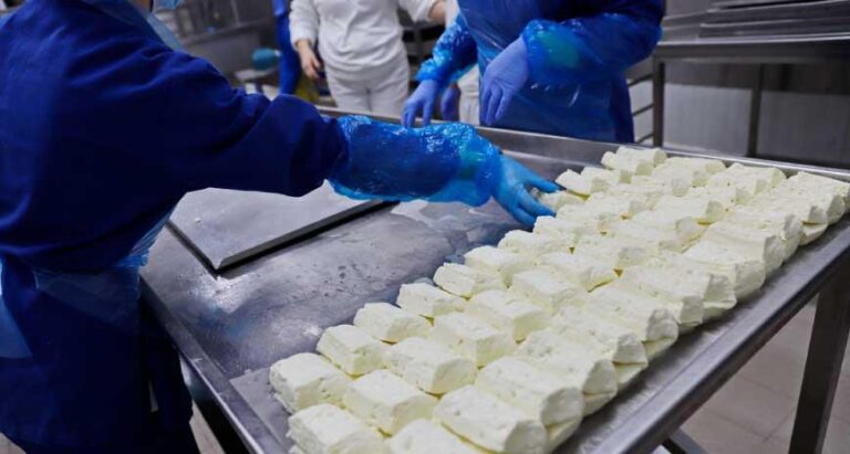 Στην αντεπίθεση οι τυροκόμοι:  "Δεν έχουμε τίποτα να κρύψουμε"