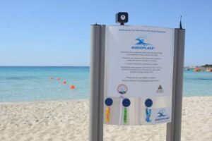 Οι τυφλοί μπορούν να κολυμπήσουν με ασφάλεια στην παραλία Λάντα