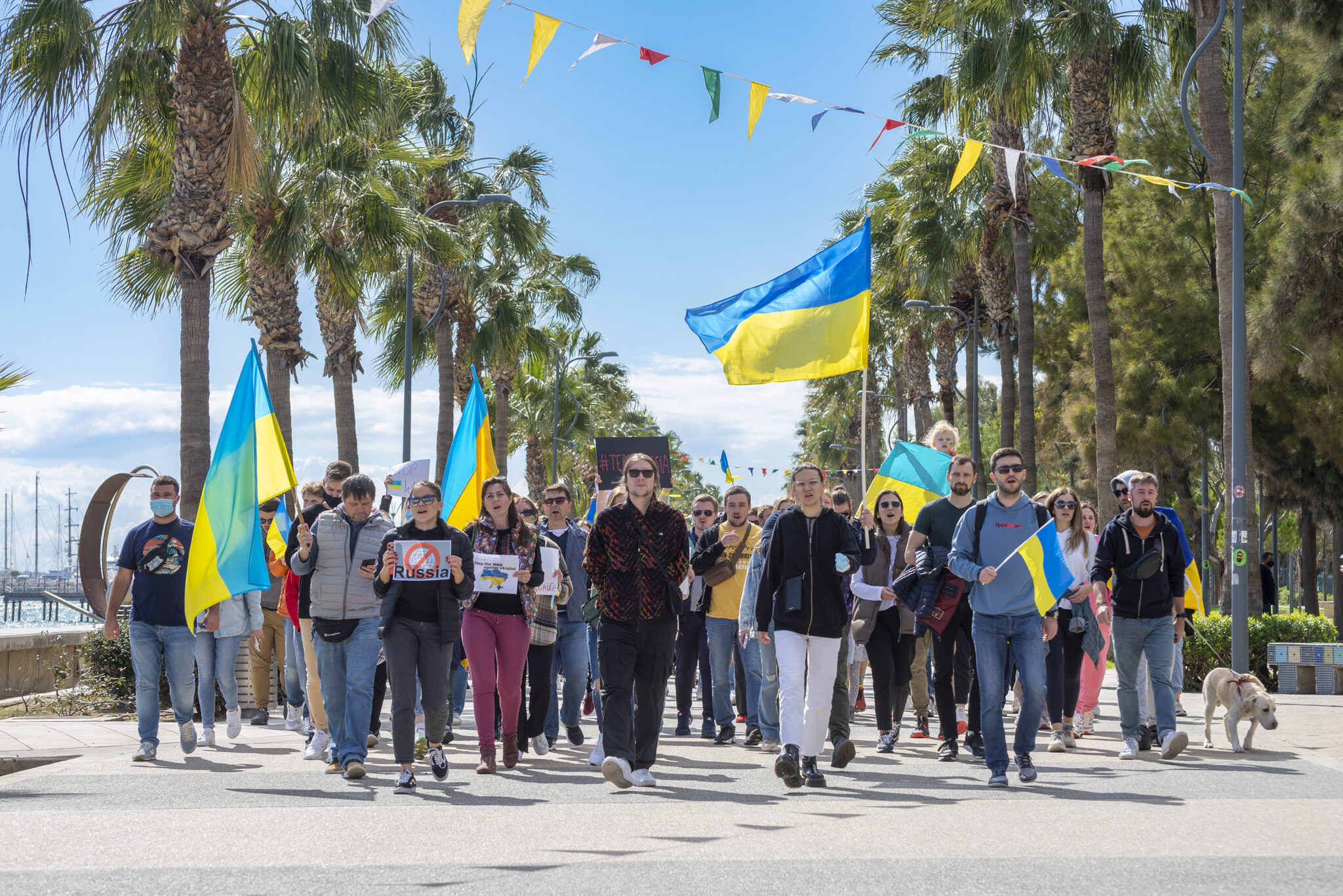 "Η Ρωσία σκοτώνει τα παιδιά μας": Φώναξαν κατά του πολέμου Ουκρανοί στη Λεμεσό