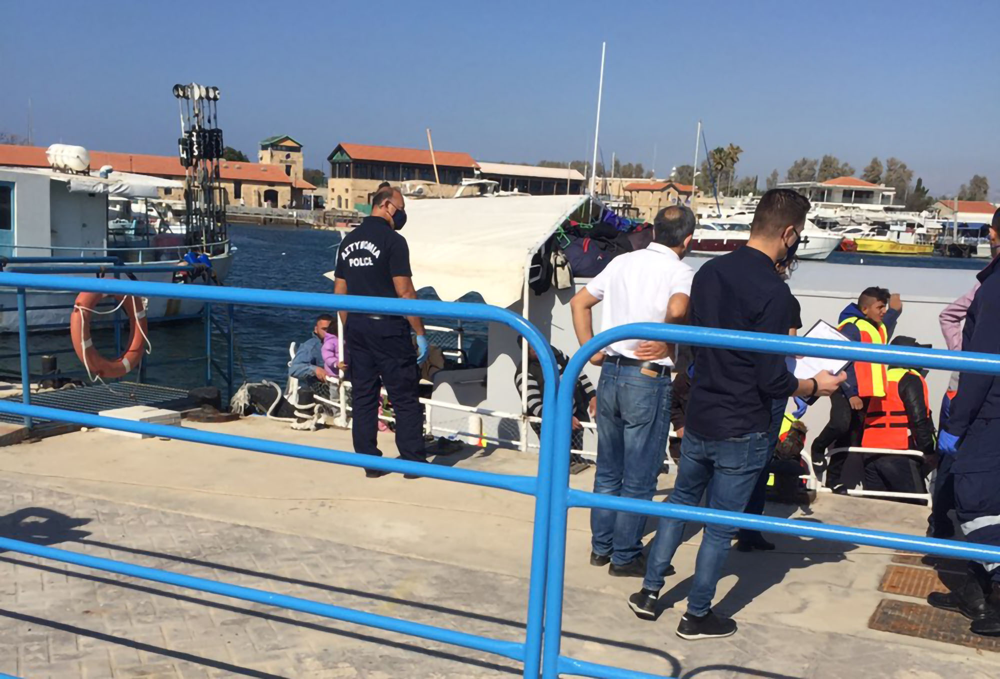 Τέσσερα παιδιά ανάμεσα στους μετανάστες που έφτασαν με φουσκωτό σκάφος στην Πάφο