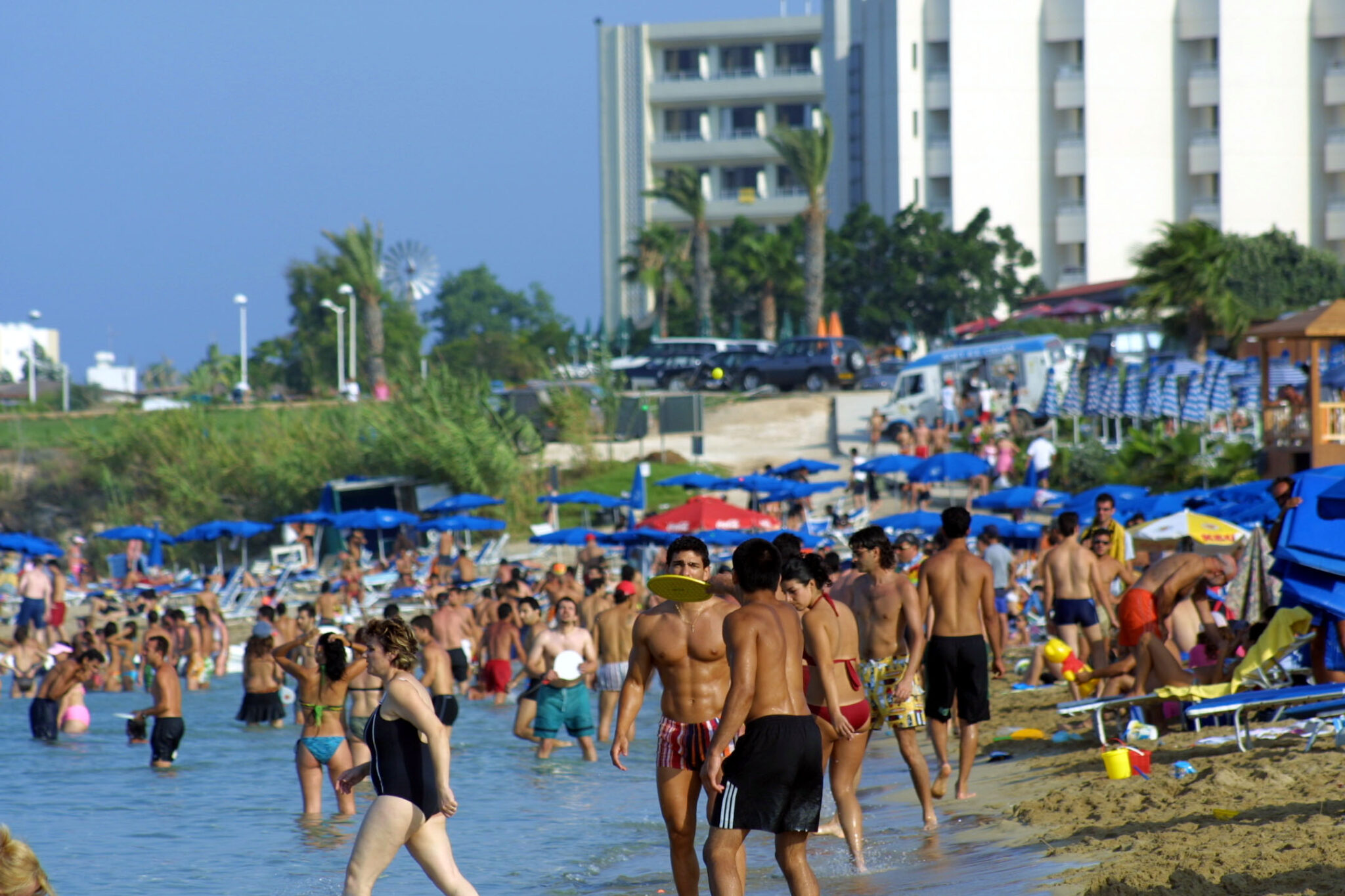 Αναστάτωση στον Πρωταρά: 38χρονος επιτέθηκε σε τουρίστες και έλεγε ασυναρτησίες