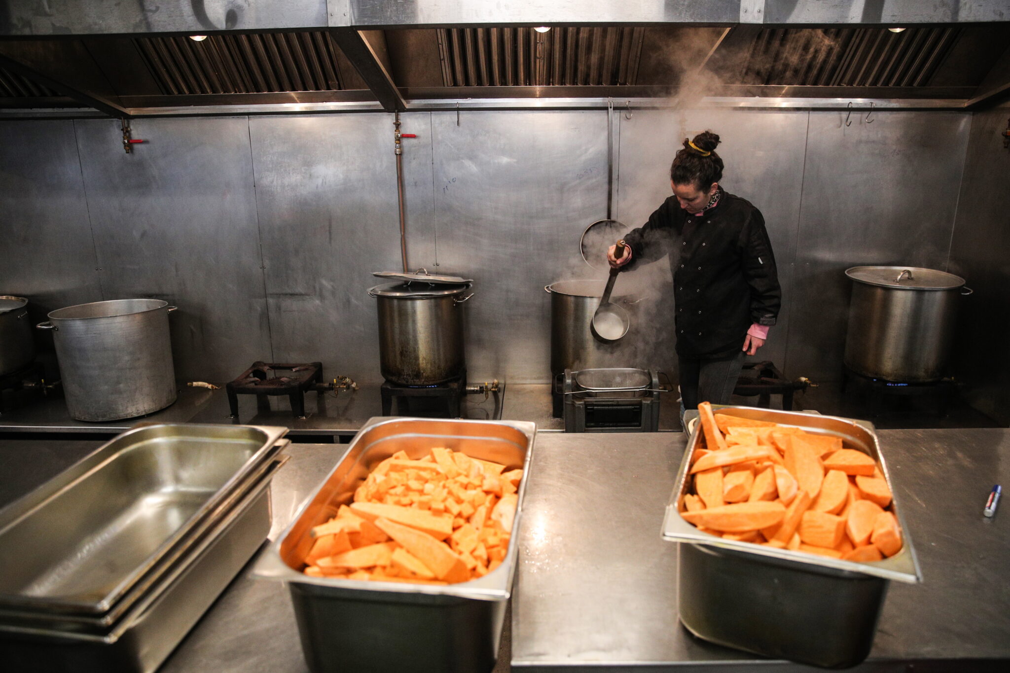 Tι διερευνούν οι Αρχές για τον τραυματισμό γυναίκας από μηχανή άλεσης μακαρονιών