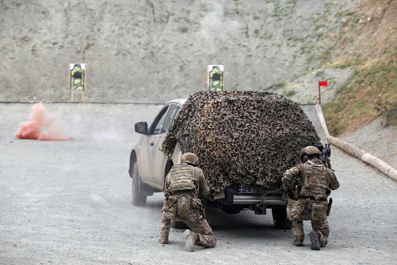 Ομολόγησε η 17χρονη ότι έριξε με πιστόλι στο Πεδίο Βολής του Καλού Χωριού