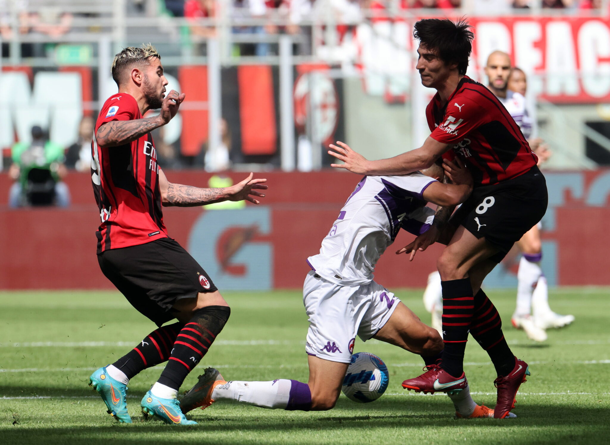 «Γονάτισε» τη Φιορεντίνα και… αγκάλιασε τον τίτλο η Μίλαν